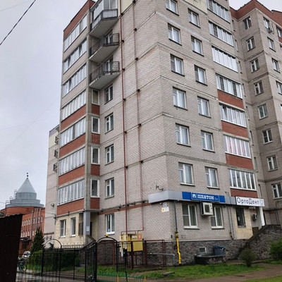 Продам трехкомнатную (3-комн.) квартиру, Октябрьская ул, 10, Великий Новгород г