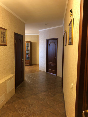 Продам трехкомнатную (3-комн.) квартиру, Октябрьская ул, 10, Великий Новгород г