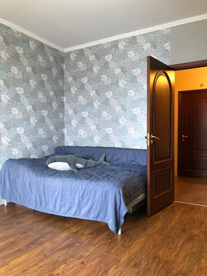 Продам трехкомнатную (3-комн.) квартиру, Октябрьская ул, 10, Великий Новгород г