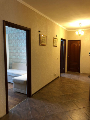 Продам трехкомнатную (3-комн.) квартиру, Октябрьская ул, 10, Великий Новгород г