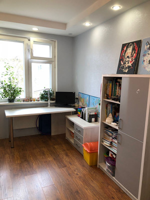 Продам трехкомнатную (3-комн.) квартиру, Октябрьская ул, 10, Великий Новгород г