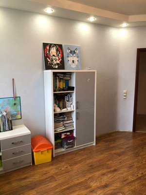 Продам трехкомнатную (3-комн.) квартиру, Октябрьская ул, 10, Великий Новгород г