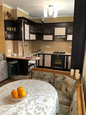 Продам трехкомнатную (3-комн.) квартиру, Октябрьская ул, 10, Великий Новгород г