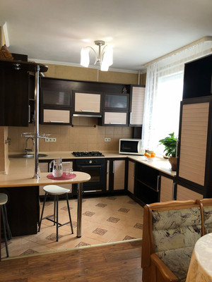 Продам трехкомнатную (3-комн.) квартиру, Октябрьская ул, 10, Великий Новгород г
