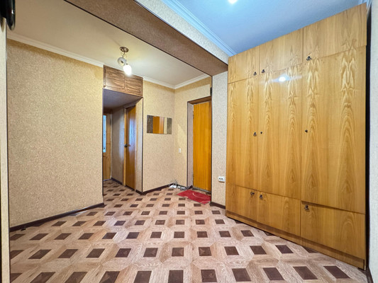 Продам трехкомнатную (3-комн.) квартиру, Мовсисяна ул, 20, Нальчик г