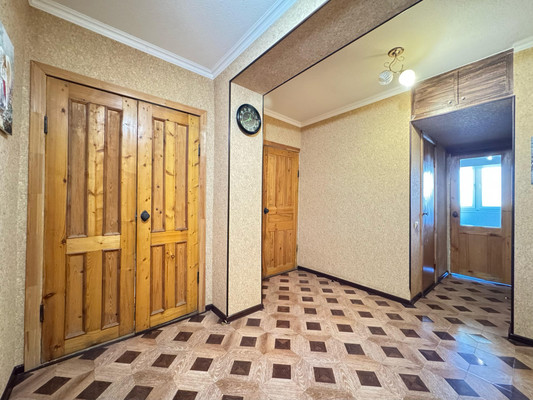 Продам трехкомнатную (3-комн.) квартиру, Мовсисяна ул, 20, Нальчик г