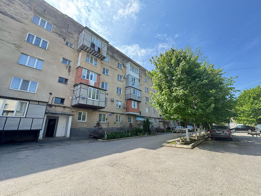 Продам трехкомнатную (3-комн.) квартиру, Мовсисяна ул, 20, Нальчик г