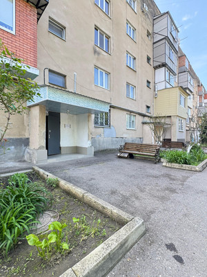Продам трехкомнатную (3-комн.) квартиру, Мовсисяна ул, 20, Нальчик г