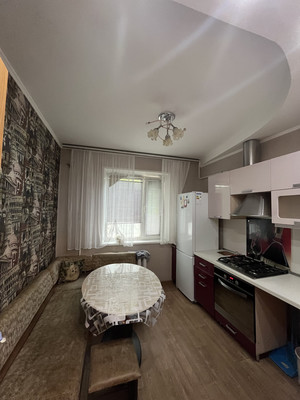 Продам трехкомнатную (3-комн.) квартиру, Черникова ул, 19, Волгодонск г