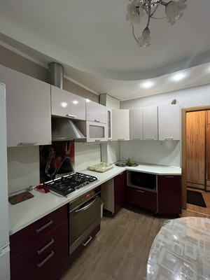 Продам трехкомнатную (3-комн.) квартиру, Черникова ул, 19, Волгодонск г