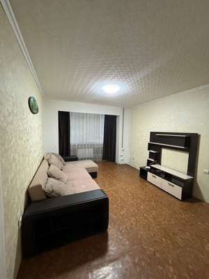 Продам трехкомнатную (3-комн.) квартиру, Черникова ул, 19, Волгодонск г