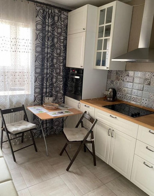 Продам однокомнатную (1-комн.) квартиру, Новгородский пр-кт, 10А, Шушары п