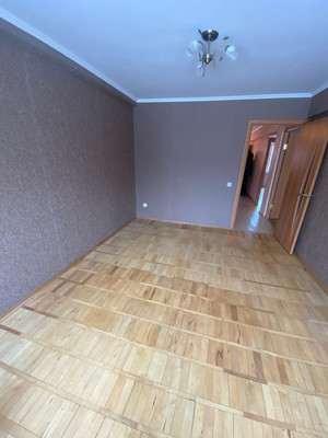 Продам трехкомнатную (3-комн.) квартиру, Каспарова ул, 3, Армавир г