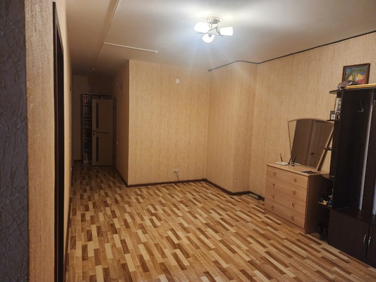 Продам трехкомнатную (3-комн.) квартиру, им. Александра Покрышкина ул, 4/10, Краснодар г