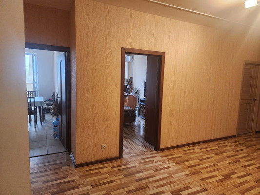 Продам трехкомнатную (3-комн.) квартиру, им. Александра Покрышкина ул, 4/10, Краснодар г