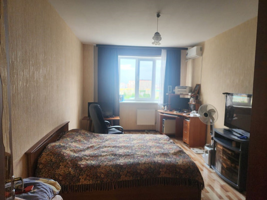 Продам трехкомнатную (3-комн.) квартиру, им. Александра Покрышкина ул, 4/10, Краснодар г