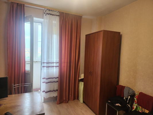 Продам трехкомнатную (3-комн.) квартиру, им. Александра Покрышкина ул, 4/10, Краснодар г