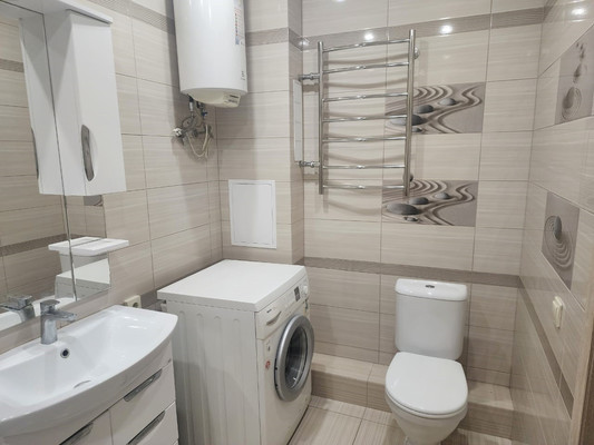 Продам трехкомнатную (3-комн.) квартиру, им. Александра Покрышкина ул, 4/10, Краснодар г