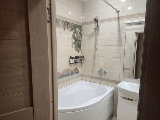 Продам трехкомнатную (3-комн.) квартиру, им. Александра Покрышкина ул, 4/10, Краснодар г