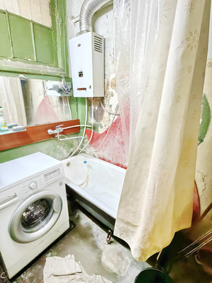 Продам комнату в 4-комн. квартире, Советская ул, 30/24, Глазово д