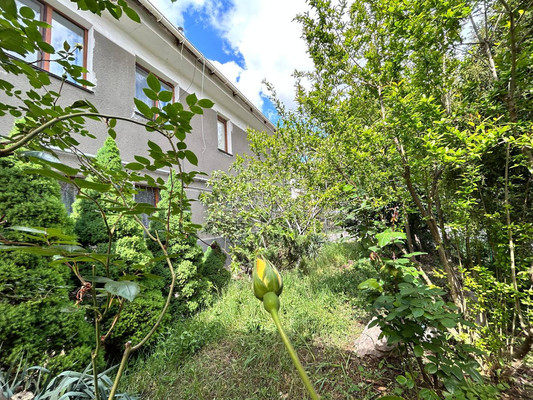 Продам трехкомнатную (3-комн.) квартиру, Генерала Захарова ул, 9к2, Симферополь г