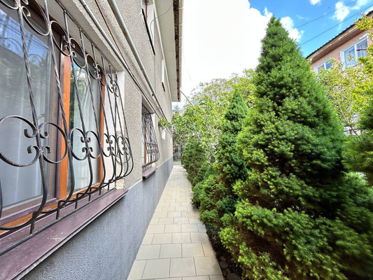 Продам трехкомнатную (3-комн.) квартиру, Генерала Захарова ул, 9к2, Симферополь г