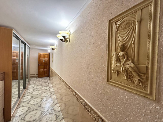 Продам трехкомнатную (3-комн.) квартиру, Генерала Захарова ул, 9к2, Симферополь г