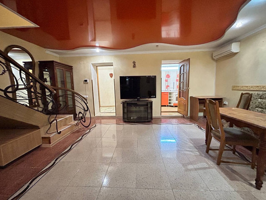 Продам трехкомнатную (3-комн.) квартиру, Генерала Захарова ул, 9к2, Симферополь г