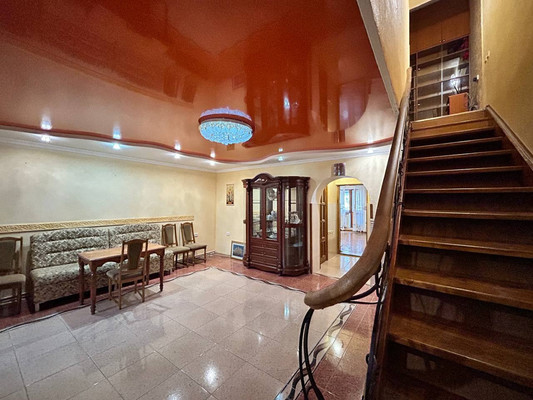 Продам трехкомнатную (3-комн.) квартиру, Генерала Захарова ул, 9к2, Симферополь г
