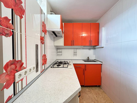 Продам трехкомнатную (3-комн.) квартиру, Генерала Захарова ул, 9к2, Симферополь г