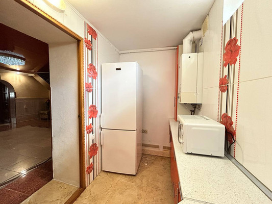 Продам трехкомнатную (3-комн.) квартиру, Генерала Захарова ул, 9к2, Симферополь г