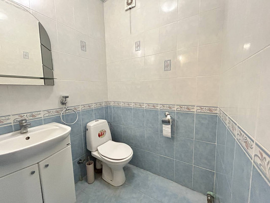 Продам трехкомнатную (3-комн.) квартиру, Генерала Захарова ул, 9к2, Симферополь г
