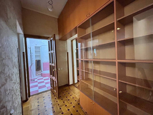 Продам трехкомнатную (3-комн.) квартиру, Генерала Захарова ул, 9к2, Симферополь г