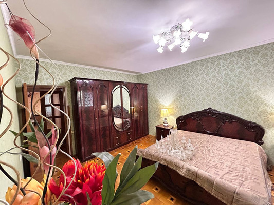 Продам трехкомнатную (3-комн.) квартиру, Генерала Захарова ул, 9к2, Симферополь г