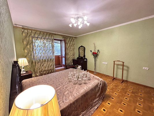 Продам трехкомнатную (3-комн.) квартиру, Генерала Захарова ул, 9к2, Симферополь г