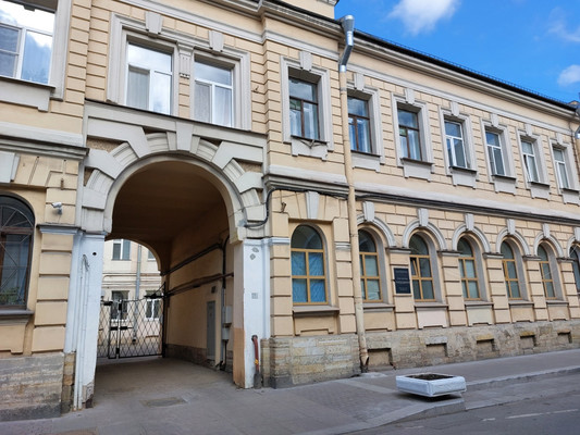 Продам трехкомнатную (3-комн.) квартиру, Биржевой пер, 1/10А, Санкт-Петербург г