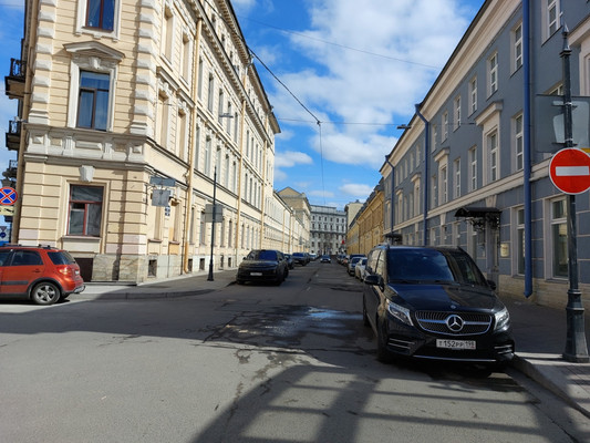Продам трехкомнатную (3-комн.) квартиру, Биржевой пер, 1/10А, Санкт-Петербург г
