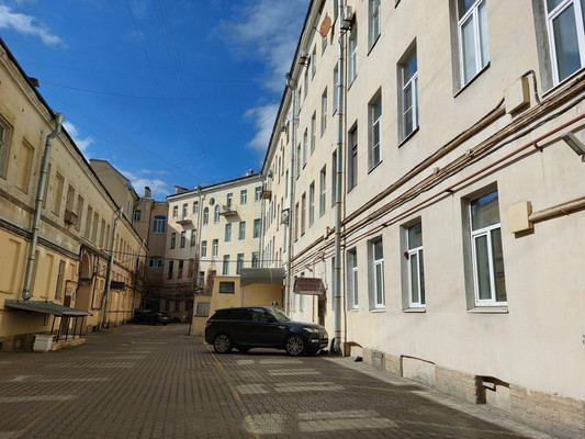 Продам трехкомнатную (3-комн.) квартиру, Биржевой пер, 1/10А, Санкт-Петербург г