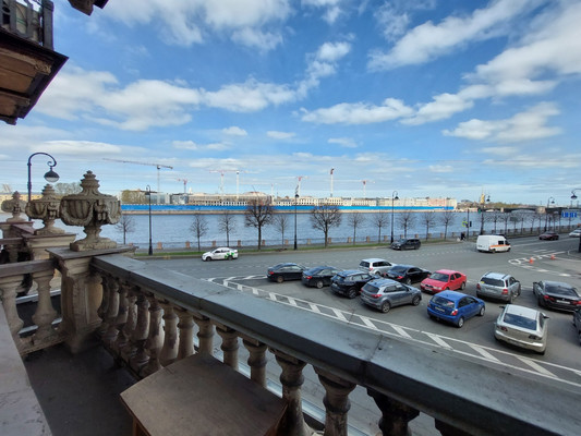 Продам трехкомнатную (3-комн.) квартиру, Биржевой пер, 1/10А, Санкт-Петербург г