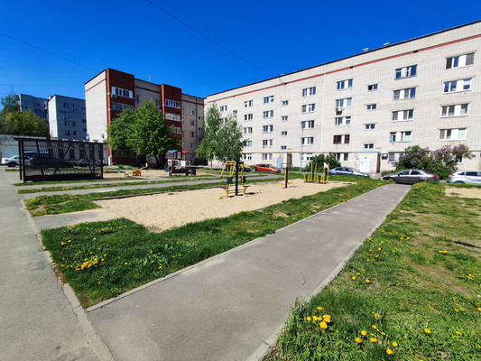 Продам двухкомнатную (2-комн.) квартиру, Космонавтов ул, 49, Казань г