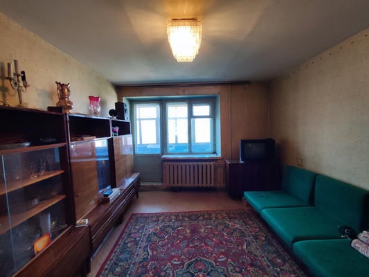 Продам двухкомнатную (2-комн.) квартиру, Космонавтов ул, 49, Казань г