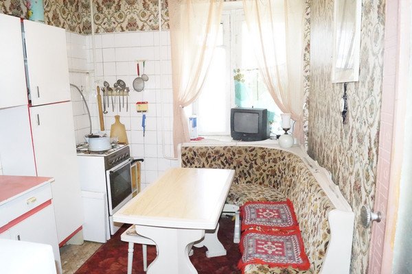 Продам двухкомнатную (2-комн.) квартиру, Космонавтов ул, 49, Казань г