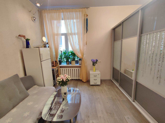 Продам многокомнатную квартиру, Большой П.С. пр-кт, 70-72, Санкт-Петербург г