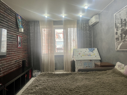 Продам трехкомнатную (3-комн.) квартиру, Шереметьевский проезд, 4, Рязань г