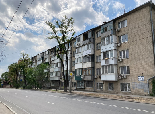 Продам трехкомнатную (3-комн.) квартиру, Дачная ул, 14, Ростов-на-Дону г
