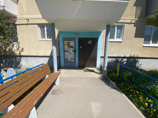 Продам трехкомнатную (3-комн.) квартиру, Кирова ул, 49, Каменск-Уральский г