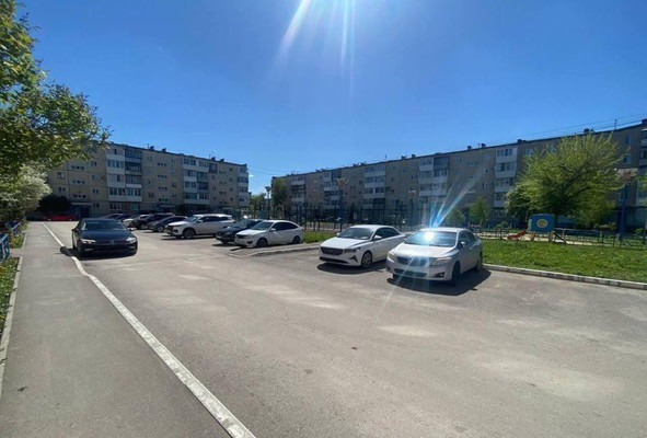 Продам трехкомнатную (3-комн.) квартиру, Кирова ул, 49, Каменск-Уральский г