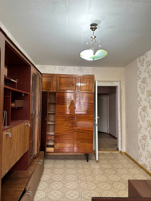 Продам трехкомнатную (3-комн.) квартиру, 34-й мкр, 8а, Октябрьский г