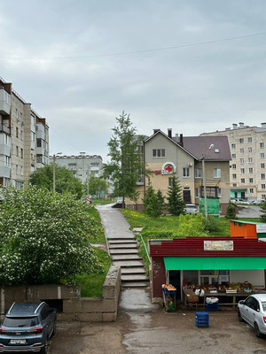 Продам трехкомнатную (3-комн.) квартиру, 34-й мкр, 8а, Октябрьский г