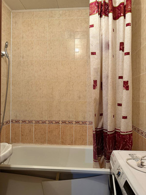 Продам трехкомнатную (3-комн.) квартиру, 34-й мкр, 8а, Октябрьский г